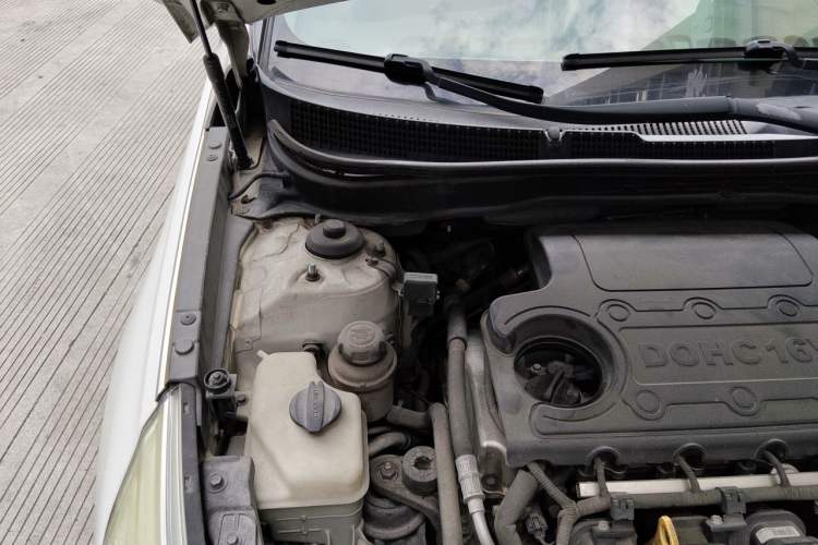 Used Hyundai Sonata 2011 2.0L Automatic Prestige Edition Engine Bay Right