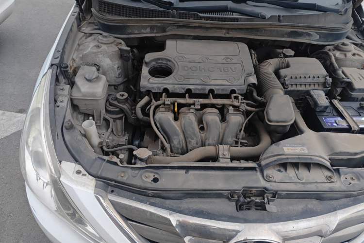 Used Hyundai Sonata 2011 2.0L Automatic Prestige Edition Engine Bay Right