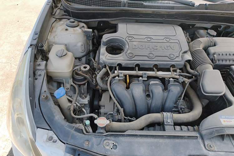 Used Hyundai Sonata 2011 2.0L Automatic Prestige Edition Engine Bay Right