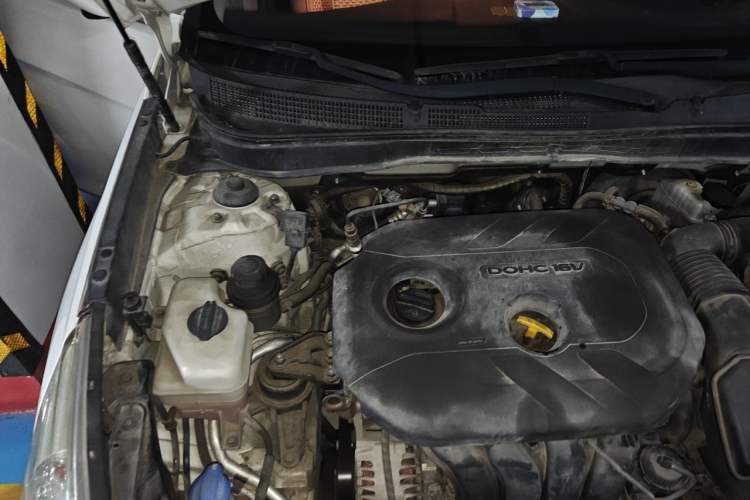 Used Hyundai Sonata 2011 2.0L Automatic Leading Edition Engine Bay Right