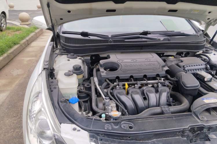 Used Hyundai Sonata 2011 2.0L Automatic Luxury Edition Engine Bay Right