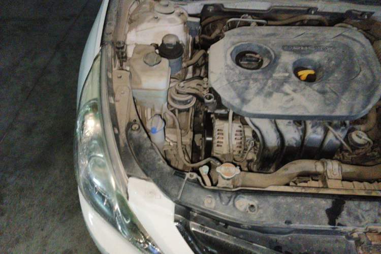 Used Hyundai Sonata 2011 2.0L Automatic Fashion Edition Engine Bay Right