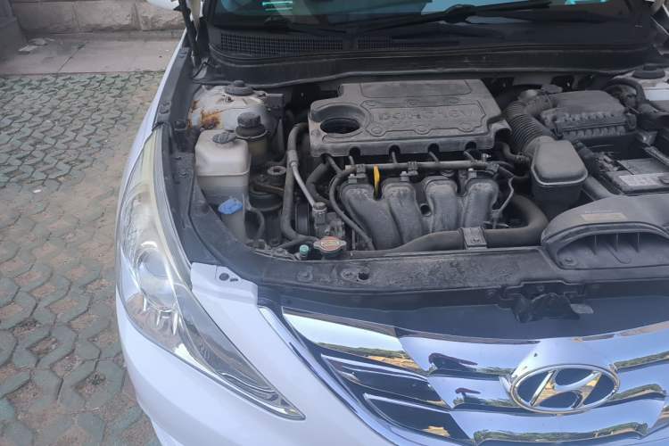 Used Hyundai Sonata 2011 2.0L Automatic Luxury Edition Engine Bay Right