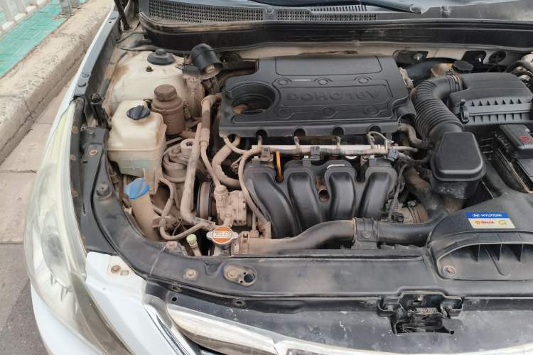 Used Hyundai Sonata 2011 2.0L Automatic Fashion Edition Engine Bay Right