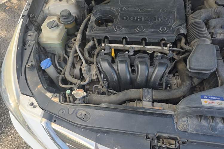 Used Hyundai Sonata 2011 2.0L Automatic Luxury Edition Engine Bay Right
