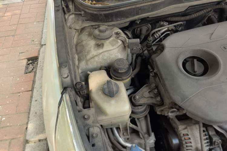 Used Hyundai Sonata 2011 2.0L Automatic Leading Edition Engine Bay Right