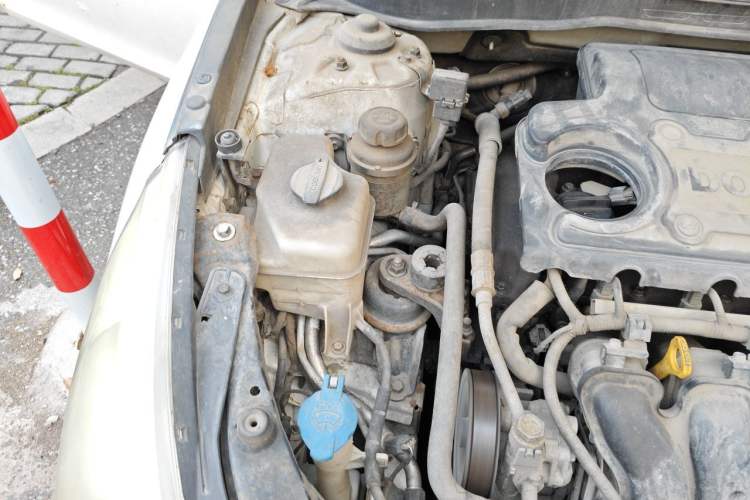 Used Hyundai Sonata 2011 2.0L Automatic Fashion Edition Engine Bay Right