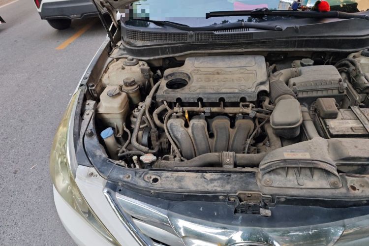 Used Hyundai Sonata 2011 2.0L Automatic Luxury Edition Engine Bay Right