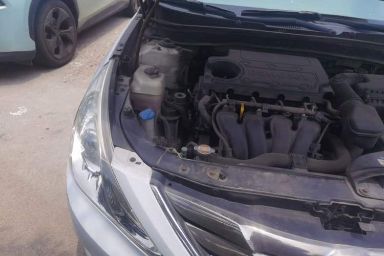 Used Hyundai Sonata 2011 2.0L Automatic Top-Grade Version Engine Bay Right