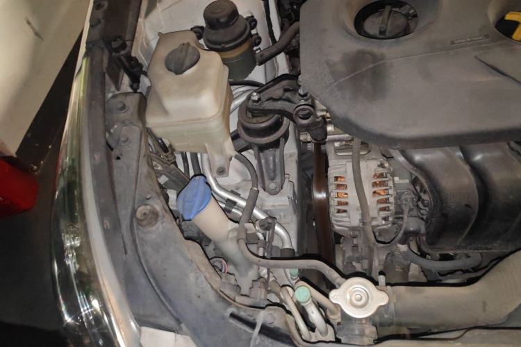 Used Hyundai Sonata 2011 2.0L Automatic Luxury Edition Engine Bay Right