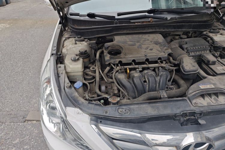 Used Hyundai Sonata 2011 2.0L Automatic Leading Edition Engine Bay Right