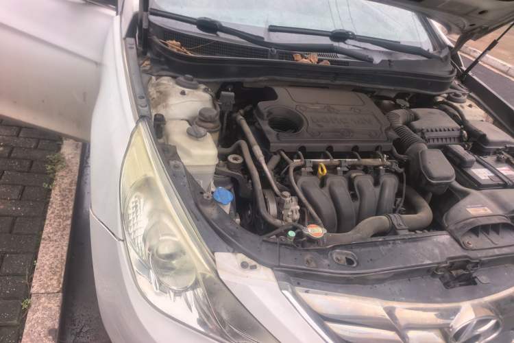 Used Hyundai Sonata 2011 2.0L Automatic Leading Edition Engine Bay Right
