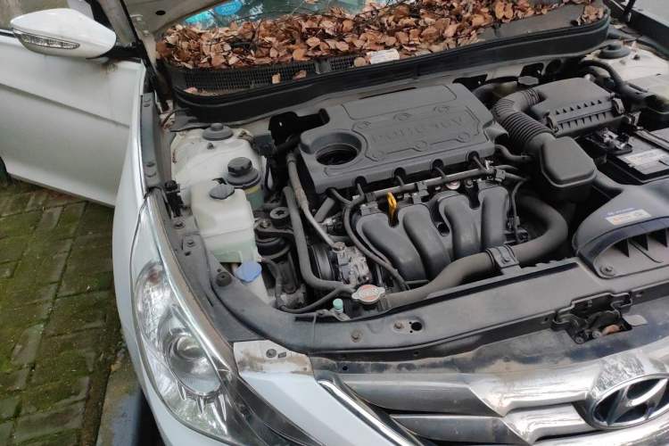 Used Hyundai Sonata 2011 2.0L Automatic Luxury Edition Engine Bay Right