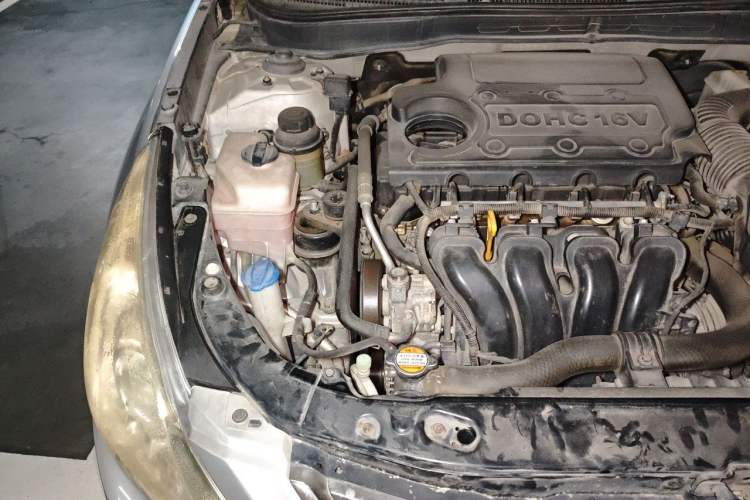 Used Hyundai Sonata 2011 2.0L Automatic Luxury Edition Engine Bay Right