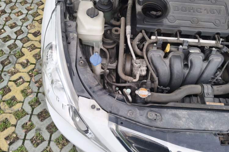 Used Hyundai Sonata 2011 2.0L Automatic Luxury Edition Engine Bay Right