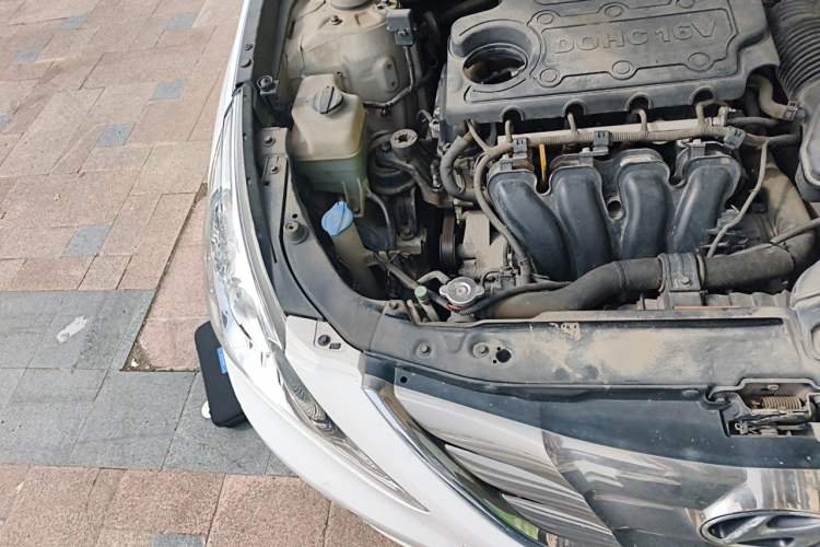 Used Hyundai Sonata 2011 2.0L Automatic Prestige Edition Engine Bay Right
