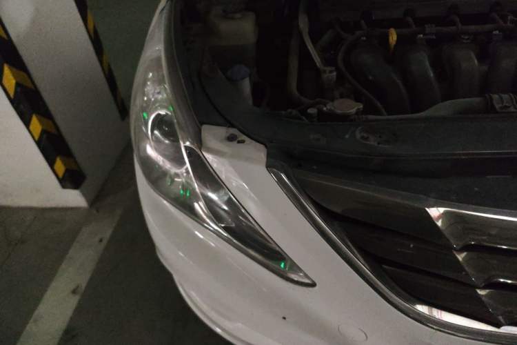 Used Hyundai Sonata 2011 2.0L Automatic Luxury Edition Engine Bay Right