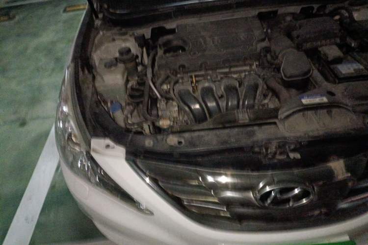 Used Hyundai Sonata 2011 2.0L Automatic Luxury Edition Engine Bay Right