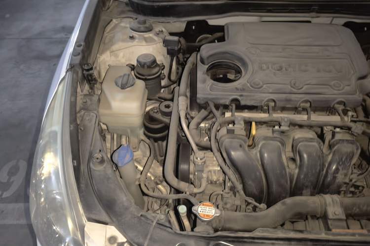 Used Hyundai Sonata 2011 2.0L Automatic Luxury Edition Engine Bay Right