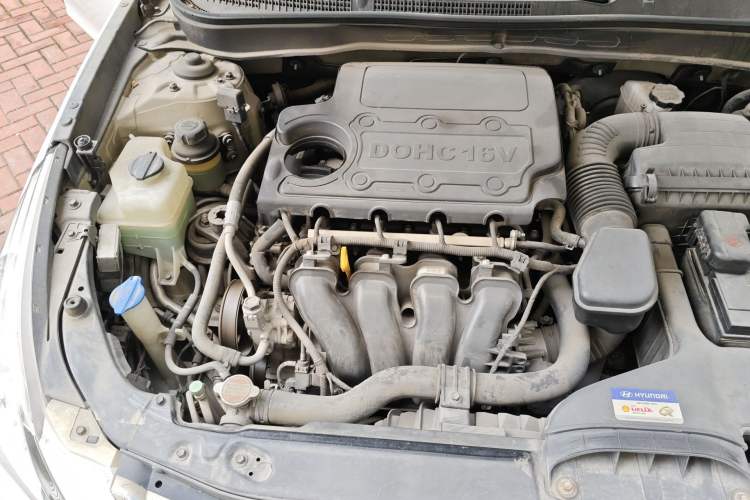 Used Hyundai Sonata 2011 2.0L Automatic Leading Edition Engine Bay Right