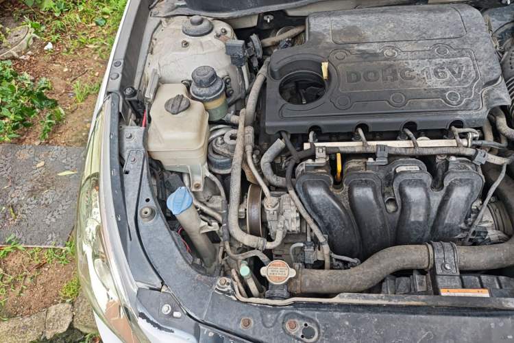 Used Hyundai Sonata 2011 2.0L Automatic Leading Edition Engine Bay Right