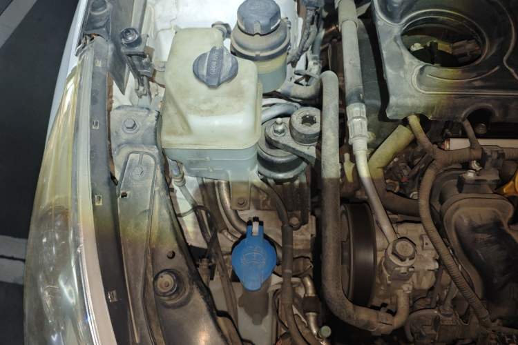 Used Hyundai Sonata 2011 2.0L Automatic Fashion Edition Engine Bay Right