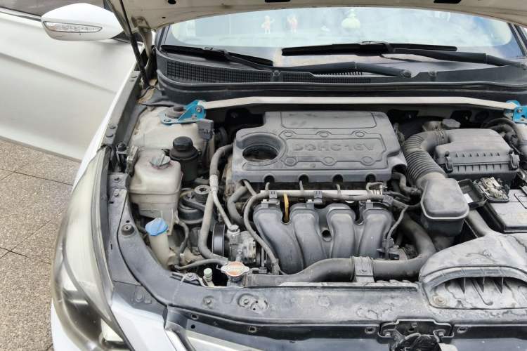 Used Hyundai Sonata 2011 2.0L Automatic Luxury Edition Engine Bay Right