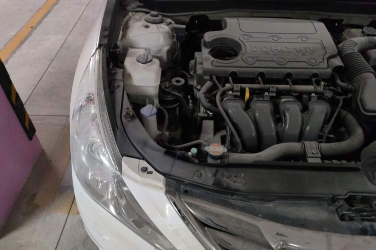 Used Hyundai Sonata 2011 2.0L Automatic Supreme Edition Engine Bay Right