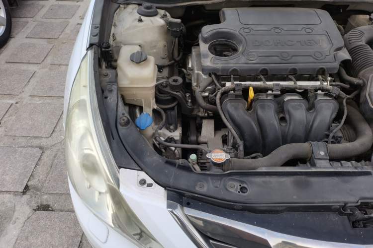 Used Hyundai Sonata 2011 2.0L Automatic Top-Grade Version Engine Bay Right