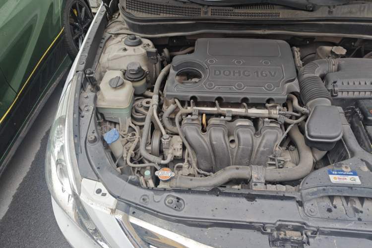 Used Hyundai Sonata 2011 2.0L Automatic Leading Edition Engine Bay Right
