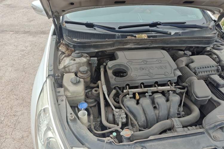 Used Hyundai Sonata 2011 2.0L Automatic Luxury Edition Engine Bay Right