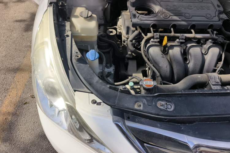 Used Hyundai Sonata 2011 2.0L Automatic Luxury Edition Engine Bay Right
