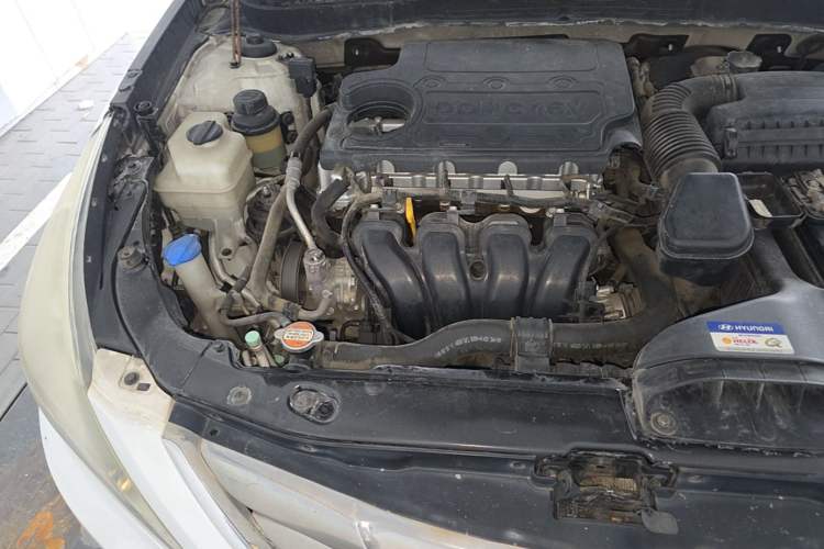 Used Hyundai Sonata 2011 2.0L Automatic Leading Edition Engine Bay Right
