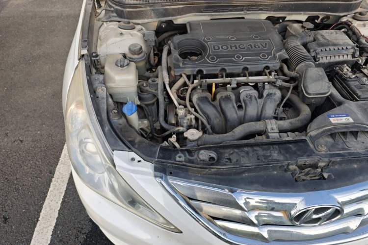 Used Hyundai Sonata 2011 2.0L Automatic Luxury Edition Engine Bay Right