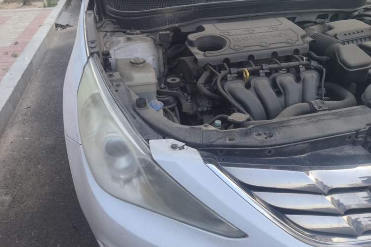 Used Hyundai Sonata 2011 2.0L Automatic Prestige Edition Engine Bay Right