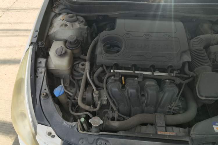 Used Hyundai Sonata 2011 2.0L Automatic Leading Edition Engine Bay Right
