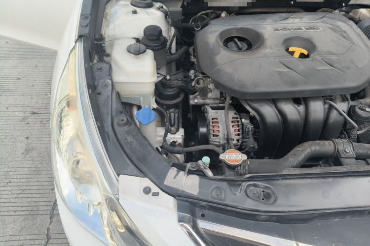 Used Hyundai Sonata 2011 2.0L Automatic Leading Edition Engine Bay Right