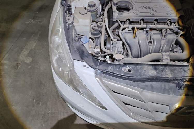 Used Hyundai Sonata 2011 2.0L Automatic Leading Edition Engine Bay Right