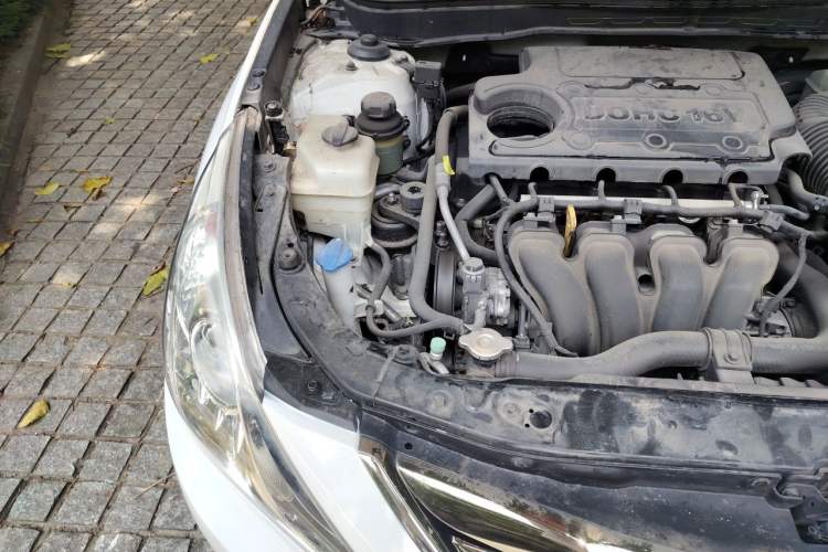 Used Hyundai Sonata 2011 2.0L Automatic Luxury Edition Engine Bay Right