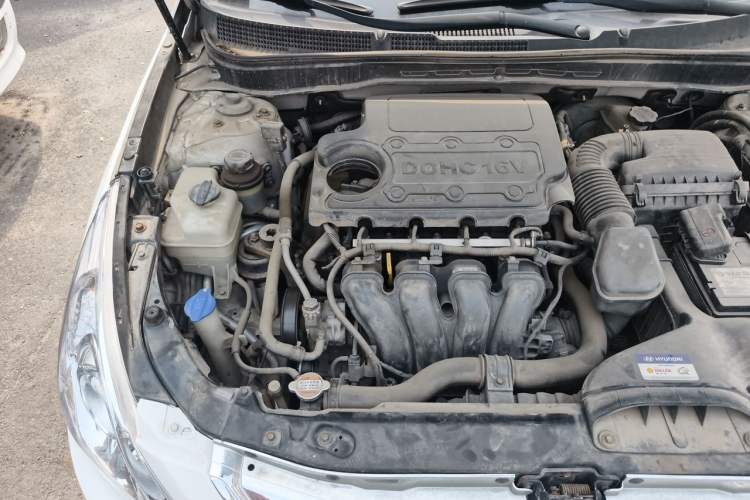 Used Hyundai Sonata 2011 2.0L Automatic Leading Edition Engine Bay Right