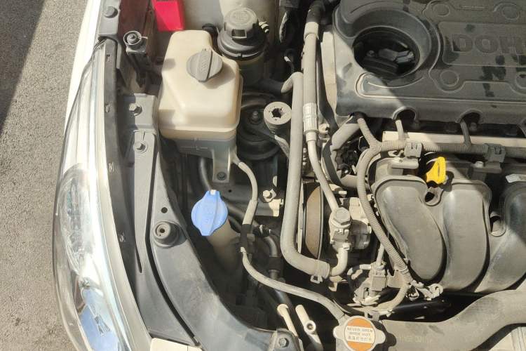 Used Hyundai Sonata 2011 2.0L Automatic Luxury Edition Engine Bay Right