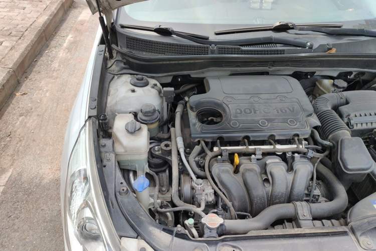 Used Hyundai Sonata 2011 2.0L Automatic Leading Edition Engine Bay Right