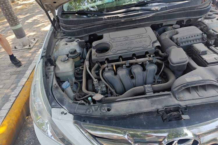 Used Hyundai Sonata 2011 2.0L Automatic Prestige Edition Engine Bay Right