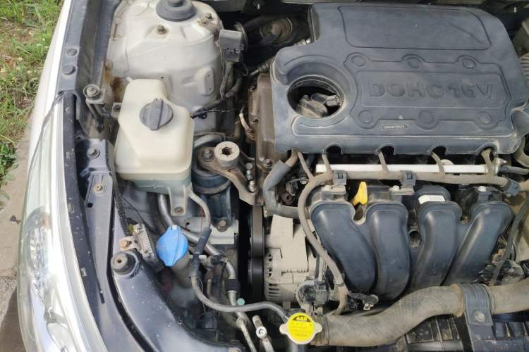 Used Hyundai Sonata 2011 2.4L Automatic Top-Tier Version Engine Bay Right