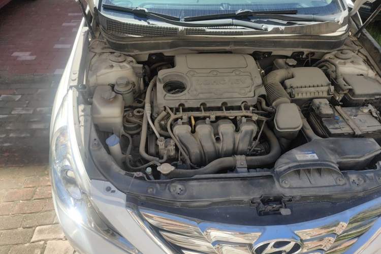Used Hyundai Sonata 2011 2.0L Automatic Fashion Edition Engine Bay Right