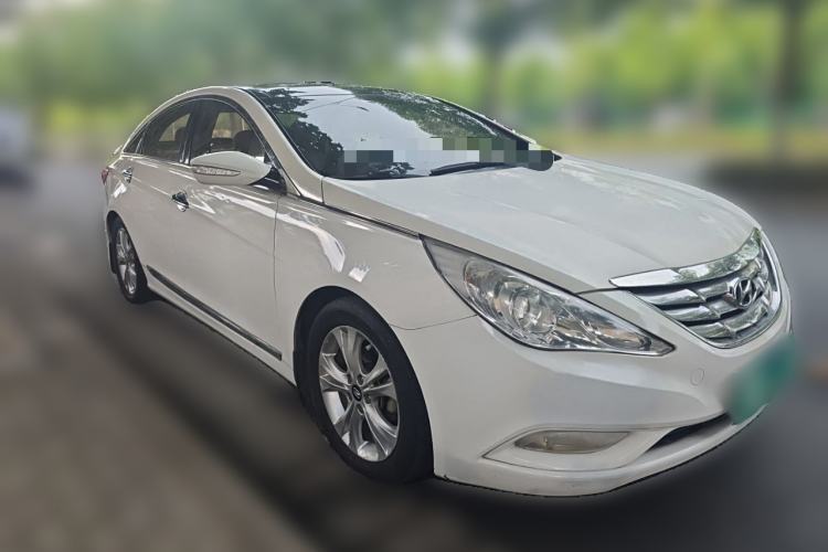 Used Hyundai Sonata 2011 2.0L Automatic Luxury Edition Front Right 45 Deg