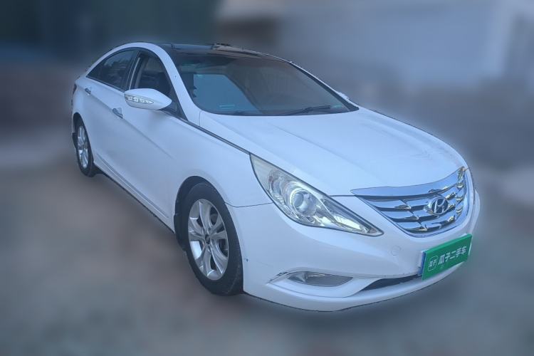 Used Hyundai Sonata 2011 2.0L Automatic Luxury Edition Front Right 45 Deg