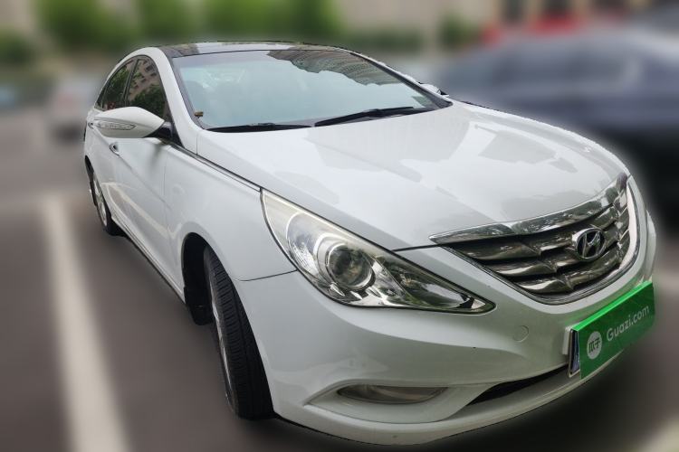 Used Hyundai Sonata 2011 2.0L Automatic Luxury Edition Front Right 45 Deg