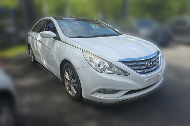 Used Hyundai Sonata 2011 2.0L Automatic Luxury Edition Front Right 45 Deg