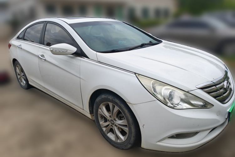Used Hyundai Sonata 2011 2.0L Automatic Luxury Edition Front Right 45 Deg